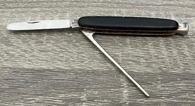 VINTAGE KNIFE COLLECTION.